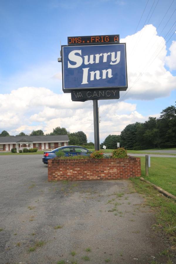Surry Inn - Dobson エクステリア 写真