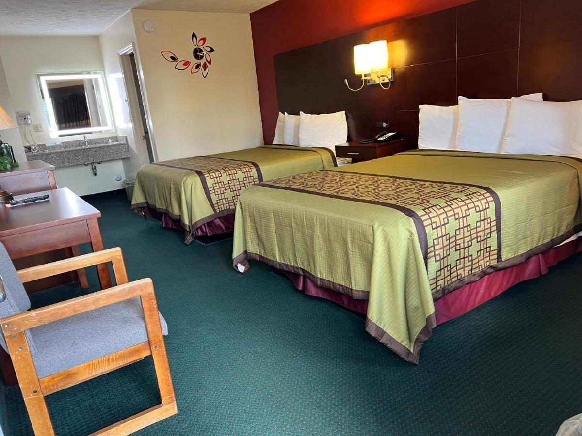 Surry Inn - Dobson エクステリア 写真