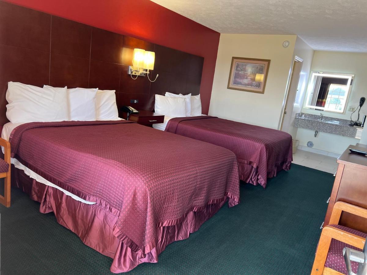 Surry Inn - Dobson エクステリア 写真